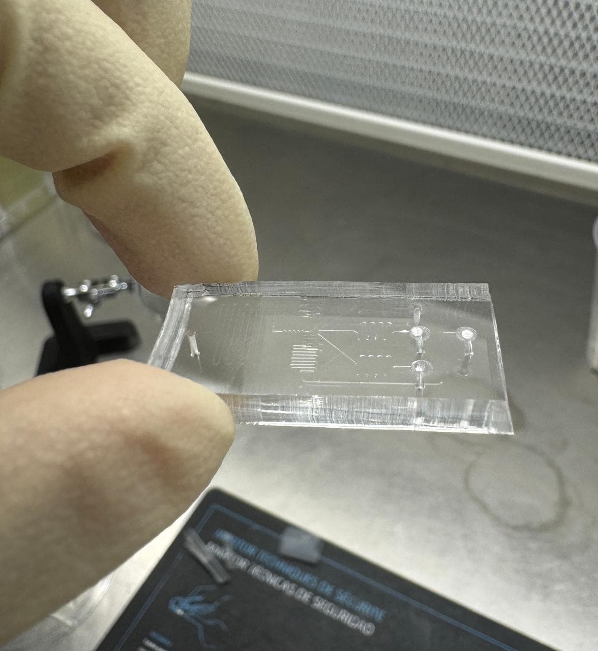 Skin-on-chip microfluidic device work at Laboratory of the Future, Bordeaux